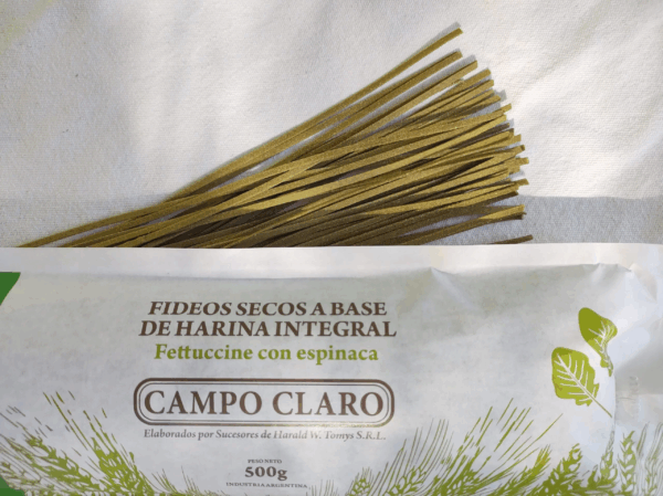 Fideos Fettuccine integrales con espinaca Campo Claro x500grs.